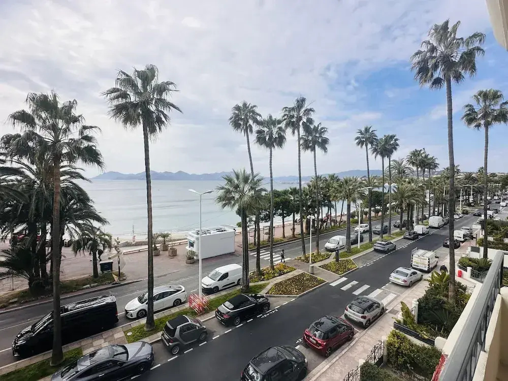 One Bedroom Apartment With a sea View Right by the Croisette Beaches and the Center of Cannes - 2287