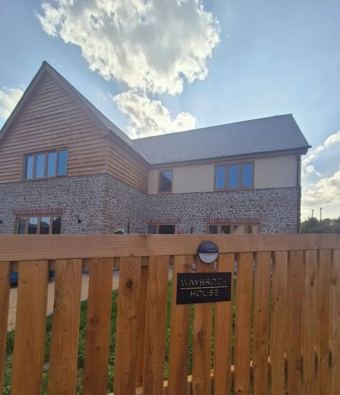 Luxurious 5-bedroom House Rental With Scenic Countryside Views