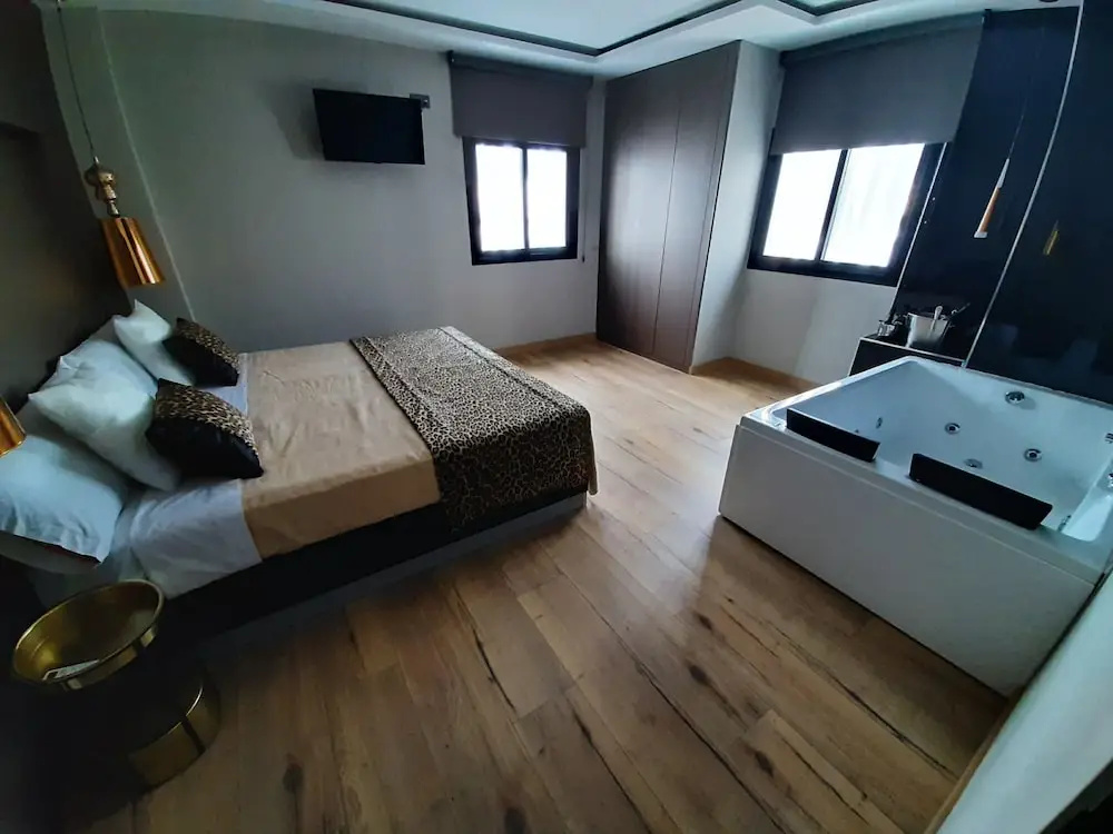 DAOS Suites & Terrace Marbella