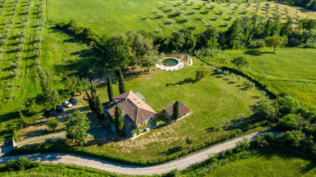 Thermal water and relaxation in Val D'Orcia-Podere La Piscina