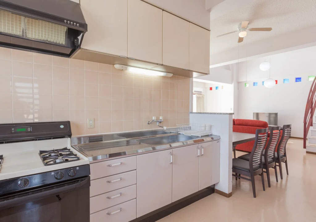 Kariyushi Condominium Mezon Max