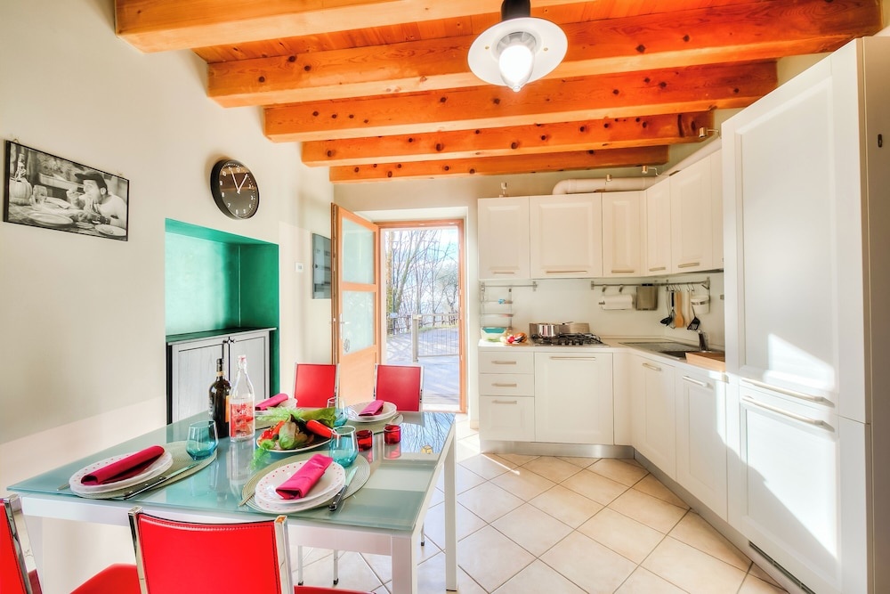 Faby House On Hilly Area And Lake View