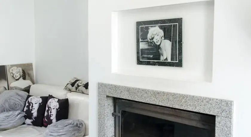 Hollywood Studio Apartments