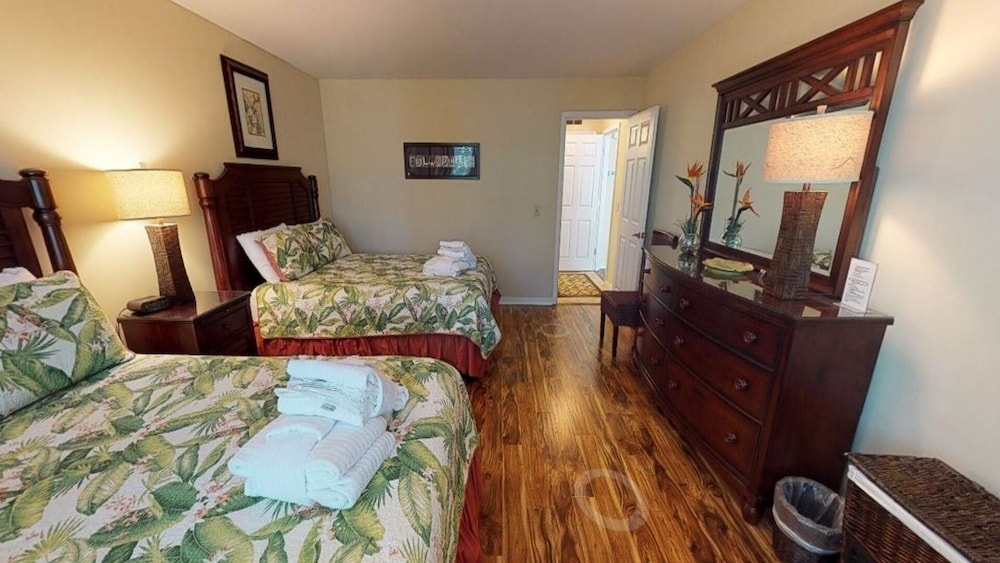 7813 Centre Court 2 Bedroom Villa