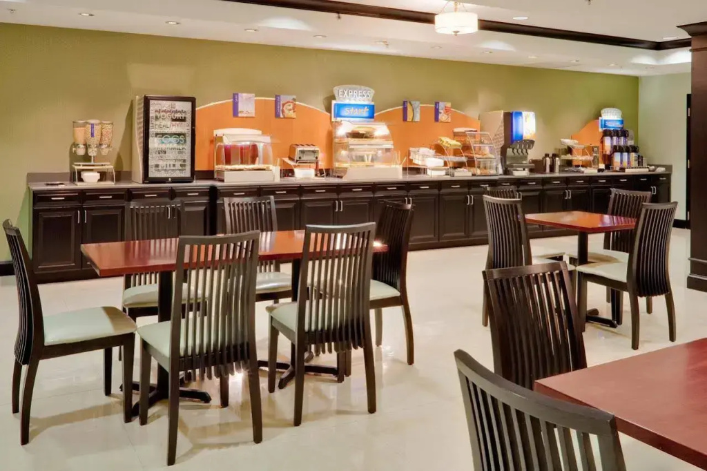 Holiday Inn Express Hotel & Suites Warminster-Horsham by IHG