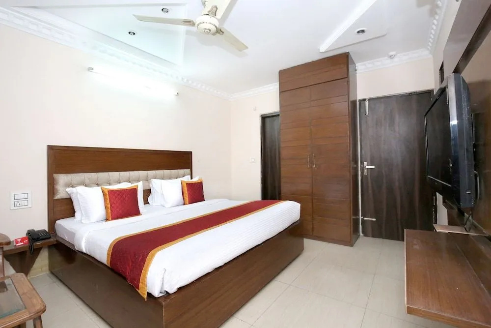 OYO 10386 Hotel Jimmy