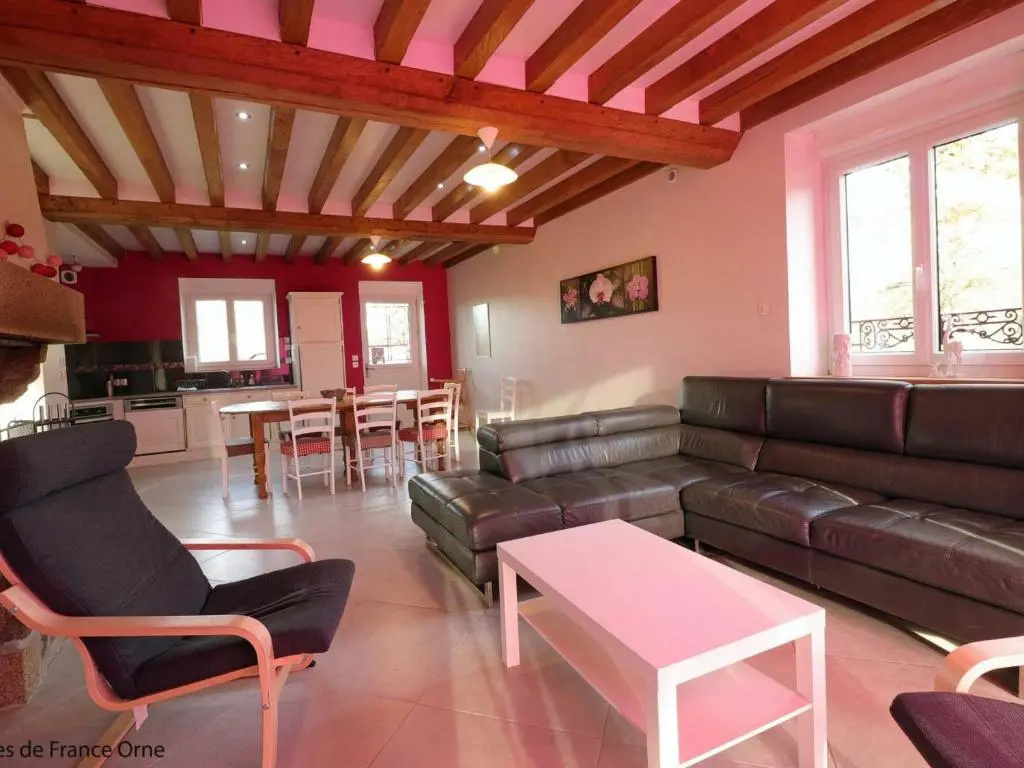 Maison spacieuse à St Denis de Villenette avec jardin clos - FR-1-497-115