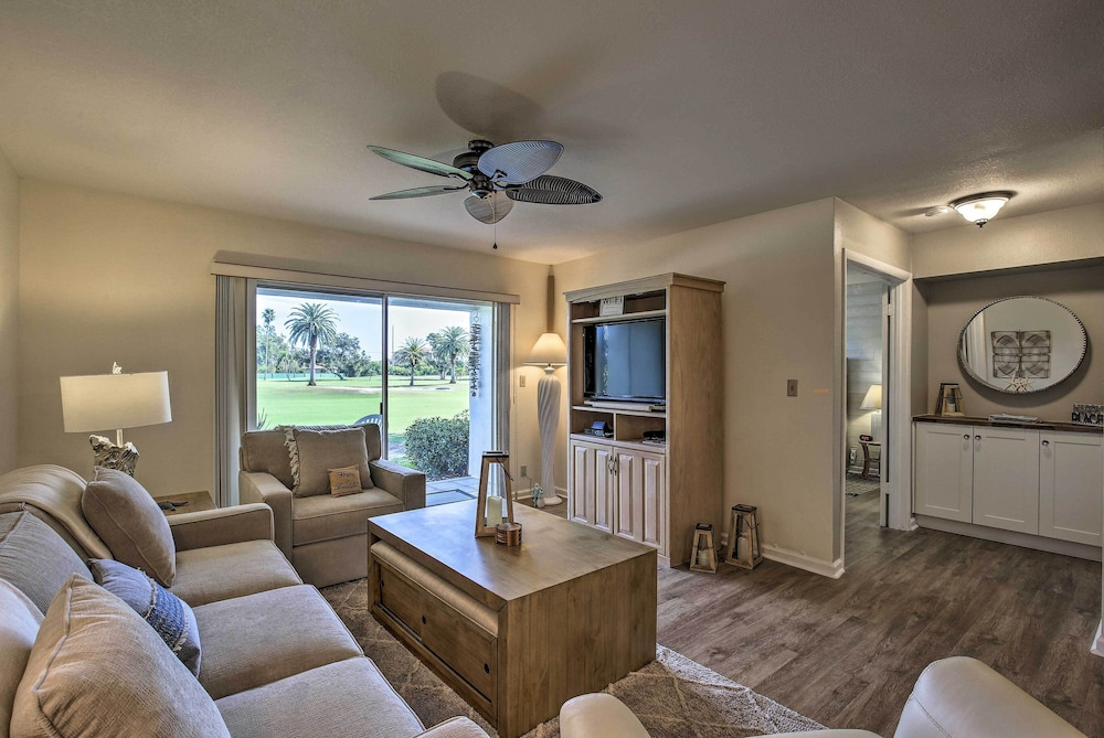 St Pete Condo w/ Heated Pool - 3 Miles to Beach!