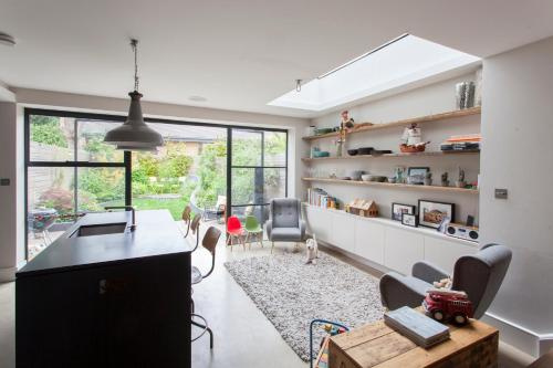 Ardilaun Road by onefinestay