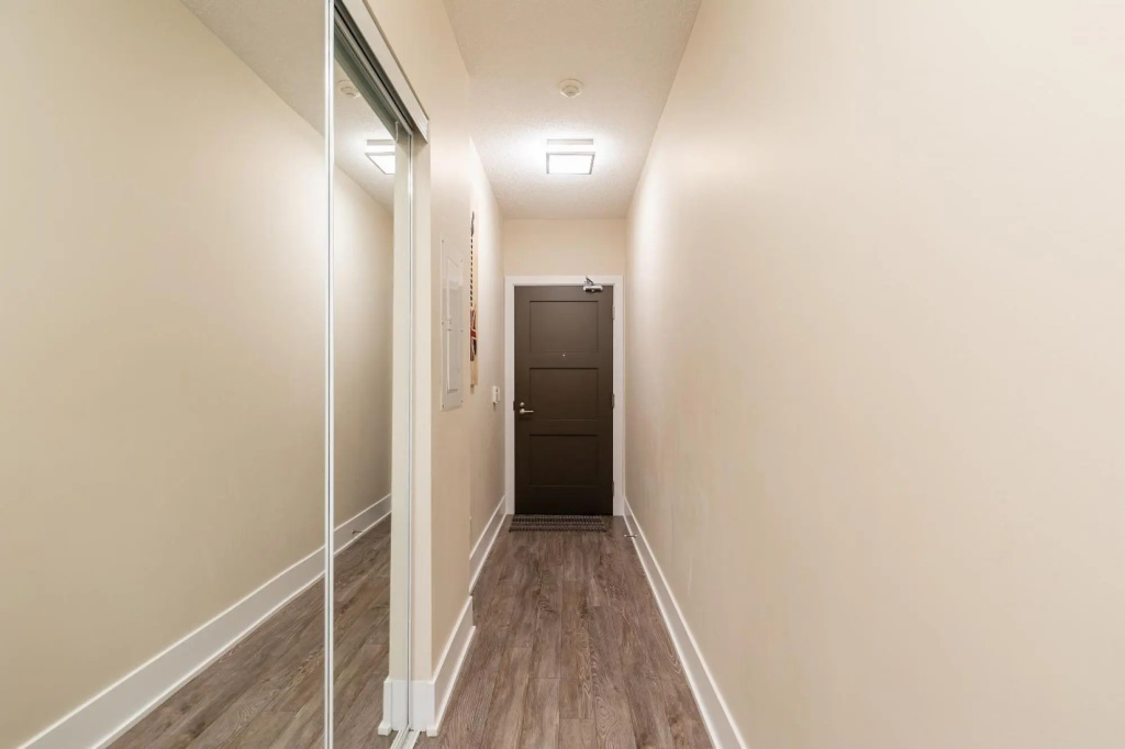 1bd Premier Condo 300front Str W