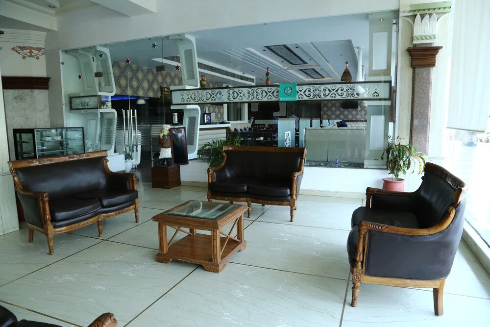 OYO 657 Hotel K C Cross Road
