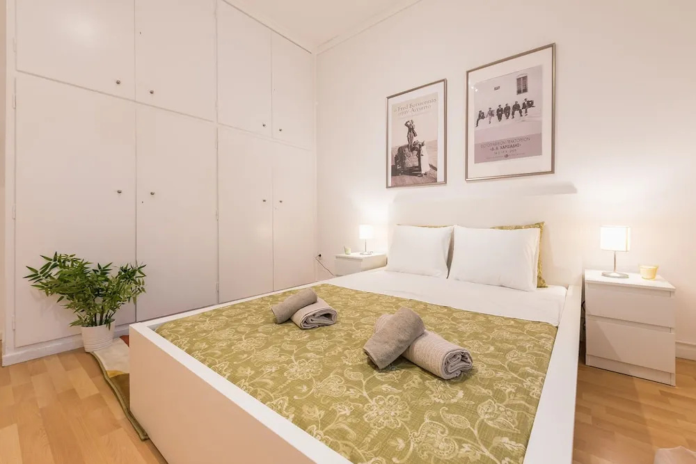 Apartment at Megaro Mousikis metro station 1bed 2 pers