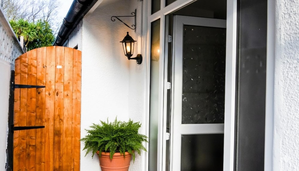 Modern Serviced Accommodation Near East Croydon Addington House-"easy Acess to Central London"