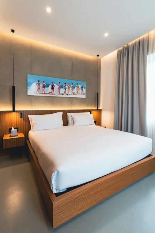 J Maluni City Hotel