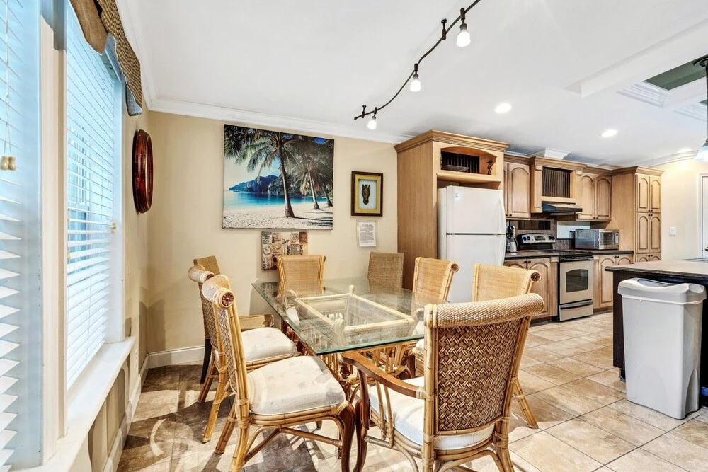 Siesta Key Resort Home Just Steps To The Beach! 6 Bedroom Estate by Redawning