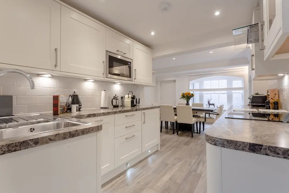 Lovely 4 Bedroom, 3 Storey East London House With Garden