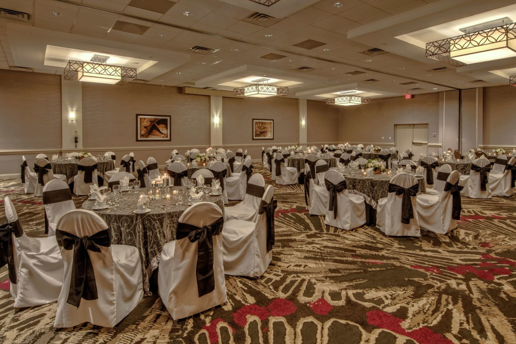 Doubletree By Hilton Decatur Riverfront