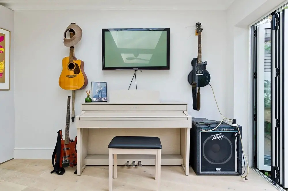 Spacious Family House With Garden Near Battersea Park by Underthedoormat