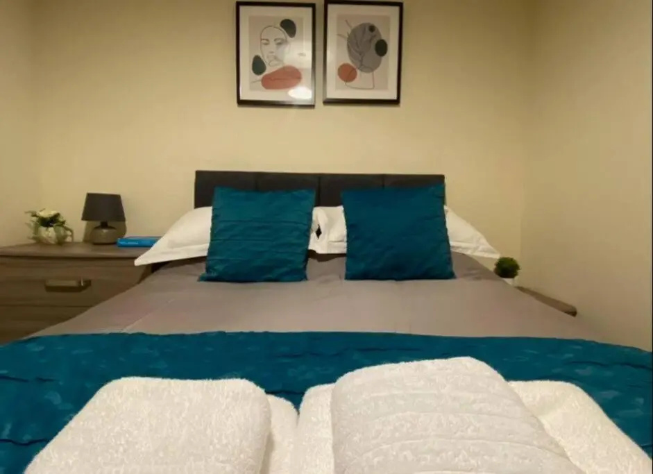 No25-Luxe Living Guest House- 2 Bed-WIFI-Free Parking-City- Beach