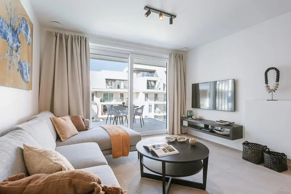 Beautiful Apartment With Pool Terrace and Parking