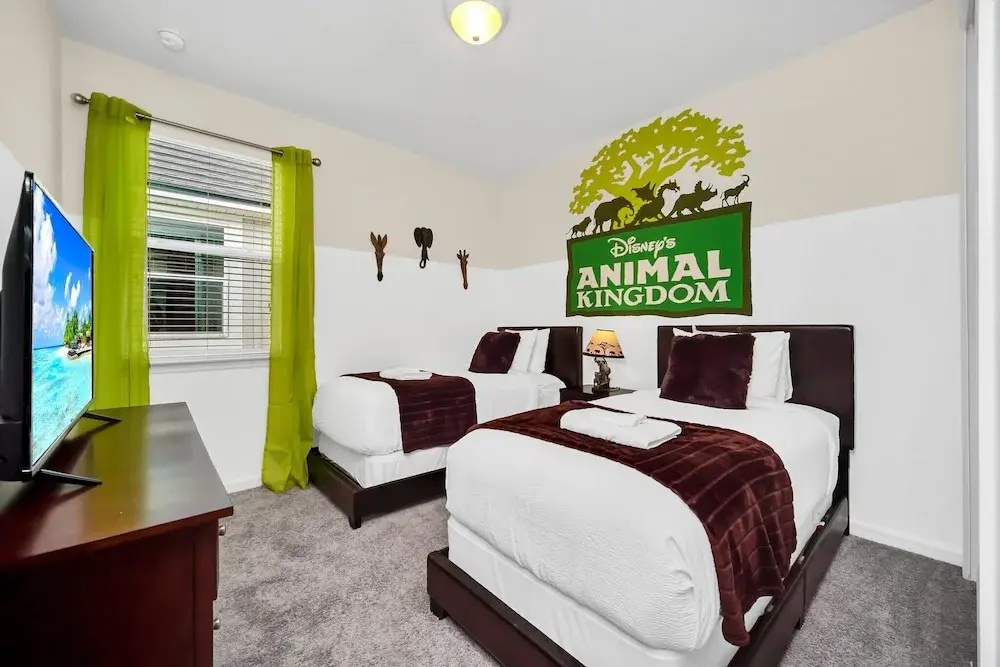 Stunning Villa With Themed Room's and Game Room, Right Across From the Club House #7sl9003