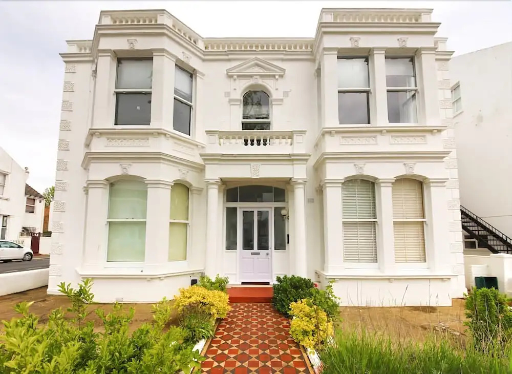 Bright and Spacious 1 Bed Flat With Garden