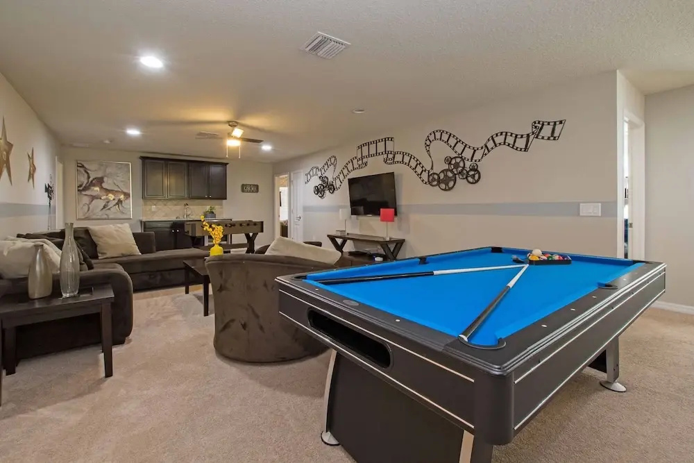 Home 8 Bdrm at Windsor Westside With Top Amenities