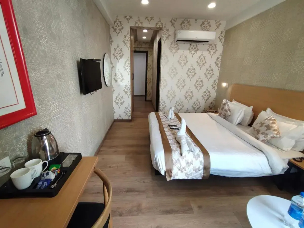 Saltstayz Select – Near Sohna Road City Center