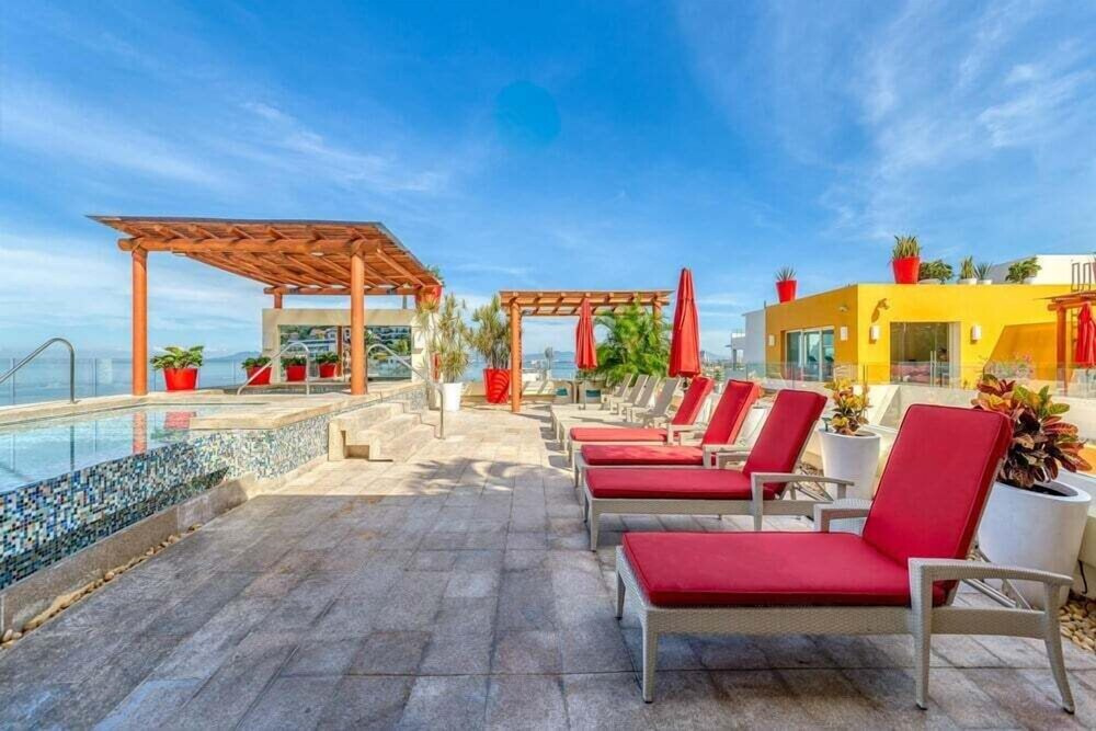 Chic Studio -rooftop Pool - Ocean View - King Bed