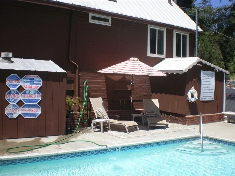 Sleepy Hollow Cabins and Hotel