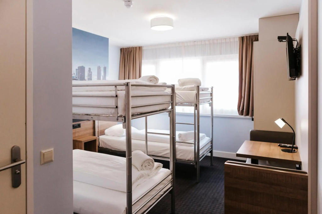 Rotterdam Teleport Hotel