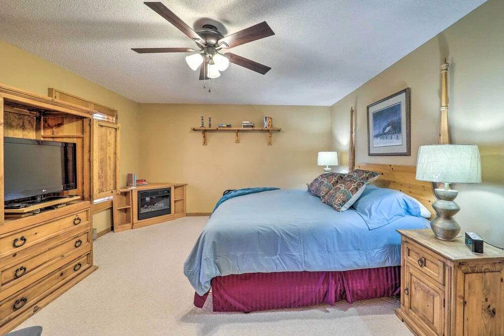 Mtn-view Cabin w/ Deck, 2 Mi to Beech Mtn Slopes!