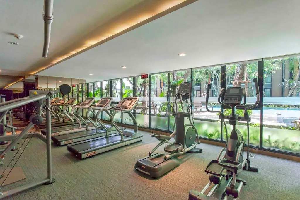 Condo NearBTS Bigpool Gym FastWifi Checkin24h 02
