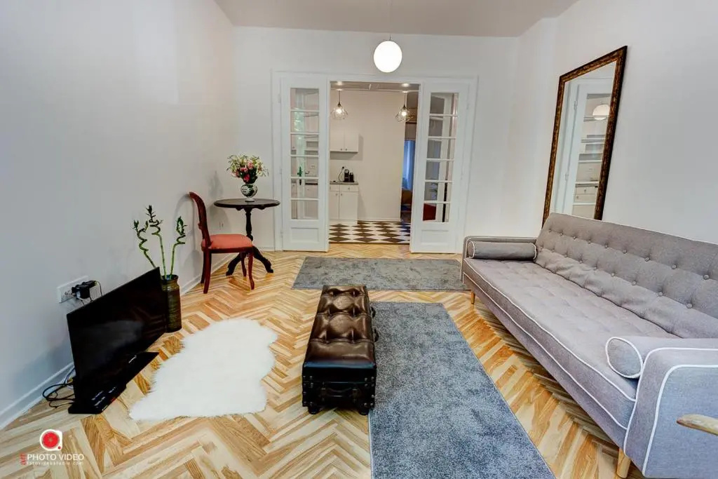 Class Vintage Apartment