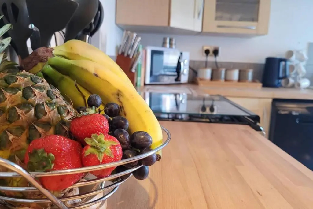 Near beach, Modern and Spacious 4 Bedroom House, Hot Tub, Wifi, Netflix, Parking