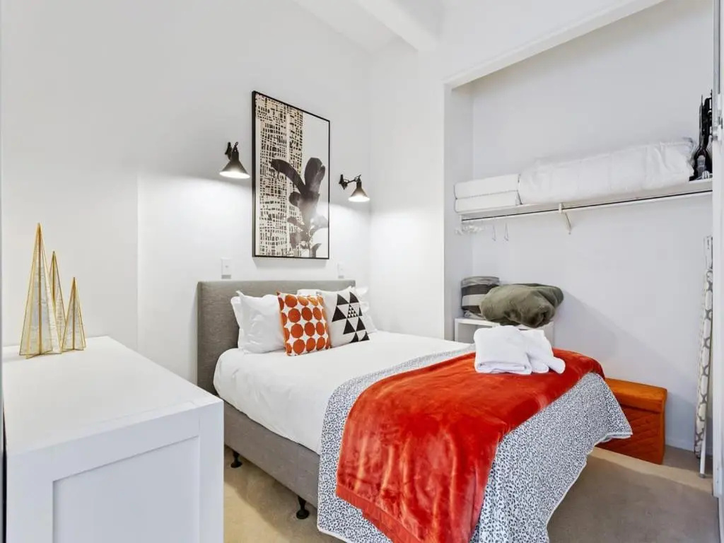 Cosy & Comfy studio on Queen St. by Zodiak Stays