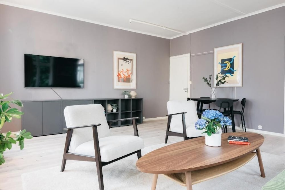 S54 - Private Rooms in the City Center