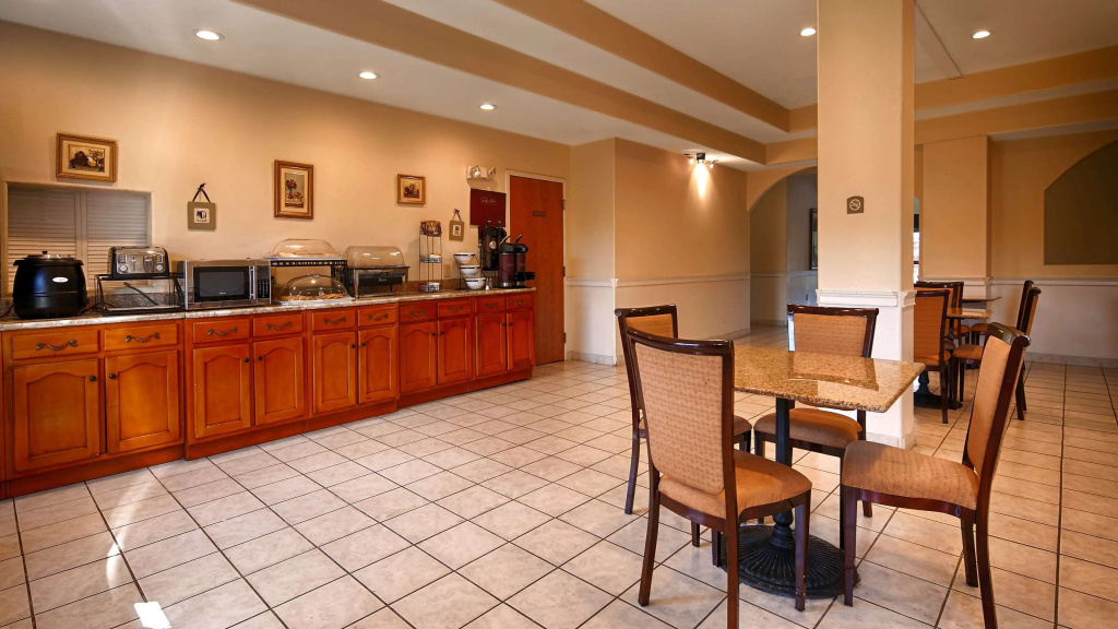 Best Western Plus Bass Hotel & Suites