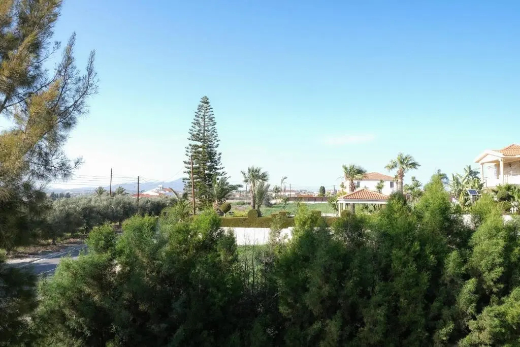 Detached 3 bedroom villa recently refurbished, only 1200 metres from the sea