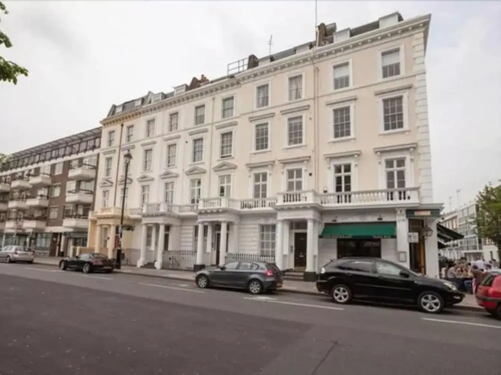 Fresh 2 Bedroom Flat in Victoria - Zone 1