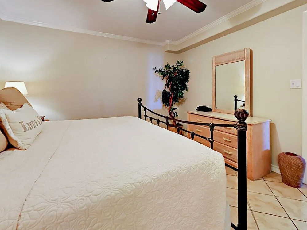 4400 Gulf Blvd Condo Unit 106