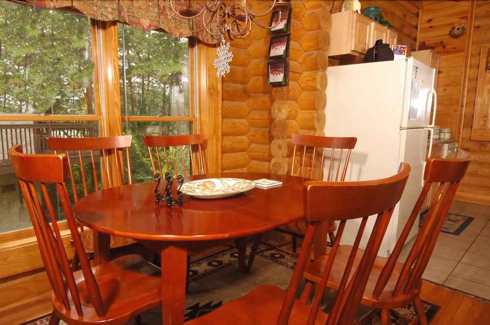 Dollys Dream 284 - Two Bedroom Cabin
