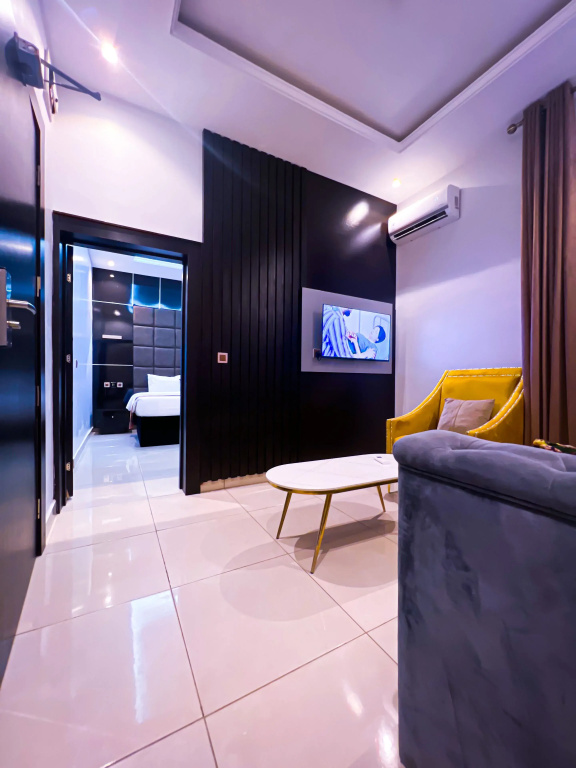Entrust Hotel and Suites