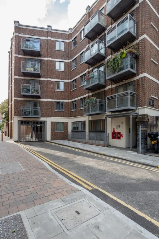 Hoxton 2 Bed Apartment by BaseToGo