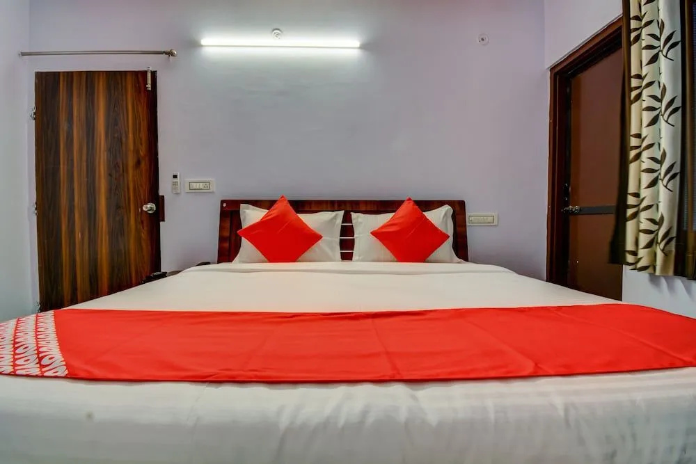 OYO Flagship 19036 Hotel Royal Raj