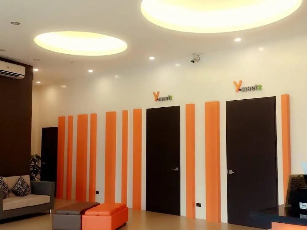 Yhotel