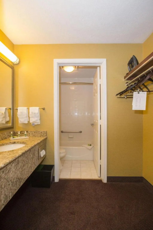 Ivy Court Inn and Suites