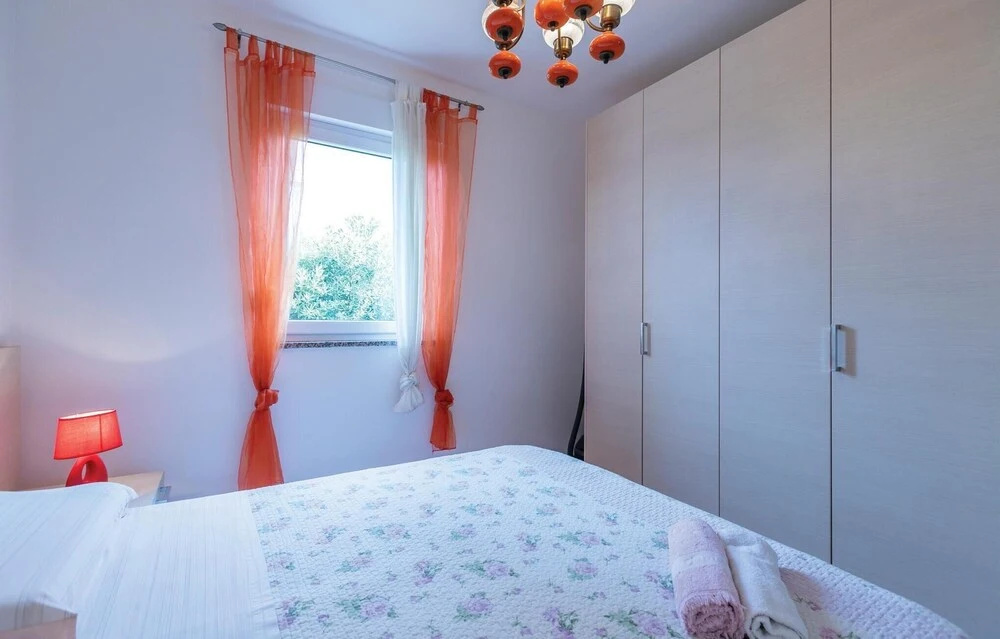 Beautiful Apartment in Porec With Wifi and 2 Bedrooms