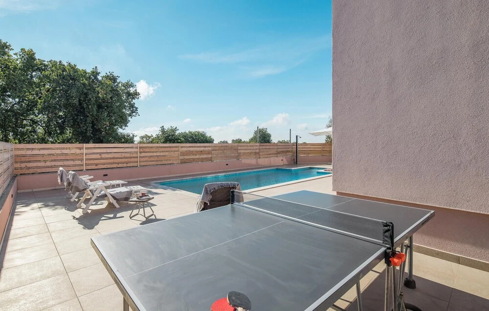 Amazing Home in Fazana with Outdoor Swimming Pool, Hot Tub & 4 Bedrooms