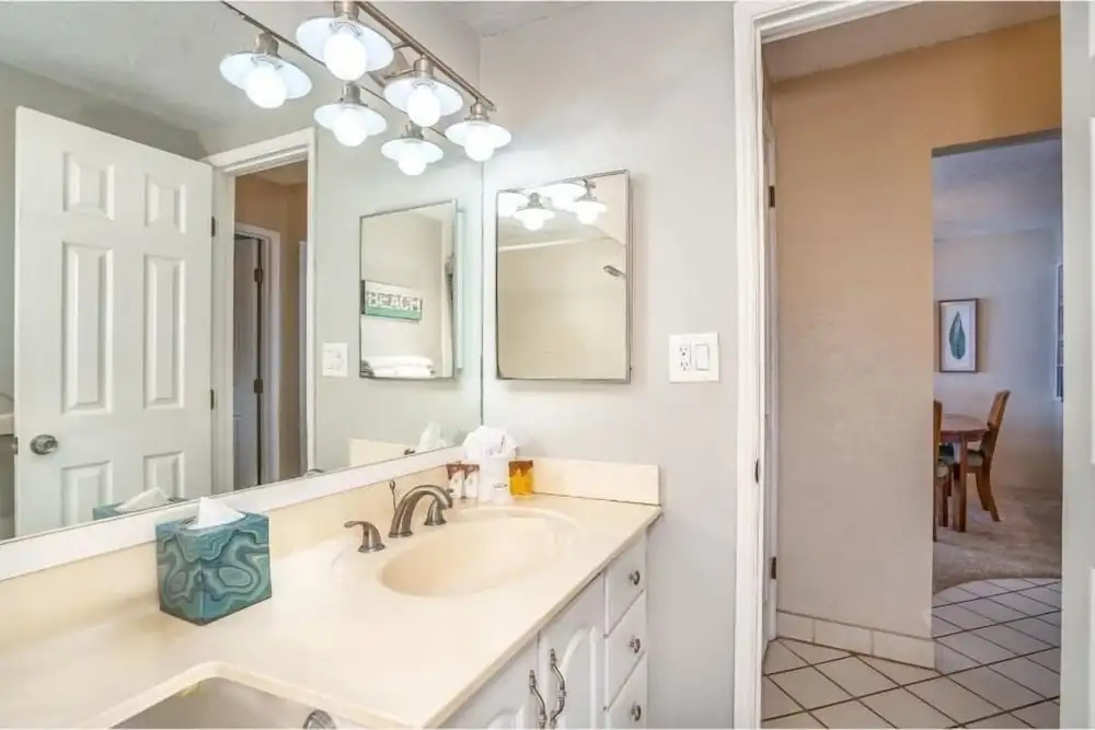Menehune Shores, #517 1 Bedroom Condo by RedAwning